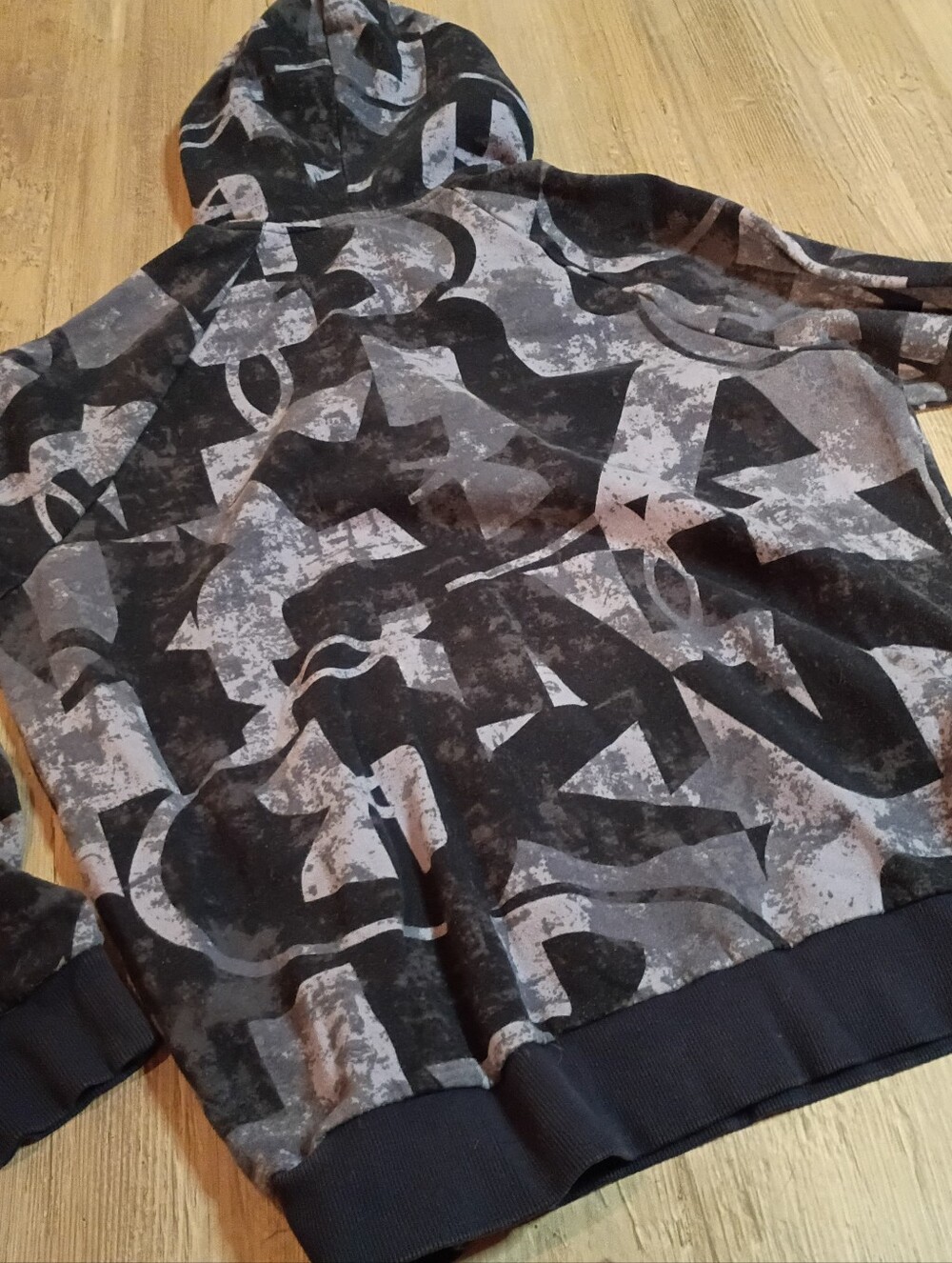 Under Armour - Picture 4 of 4
